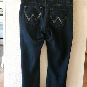 Wrangler Q Baby Blue Jeans Size 17/18×34